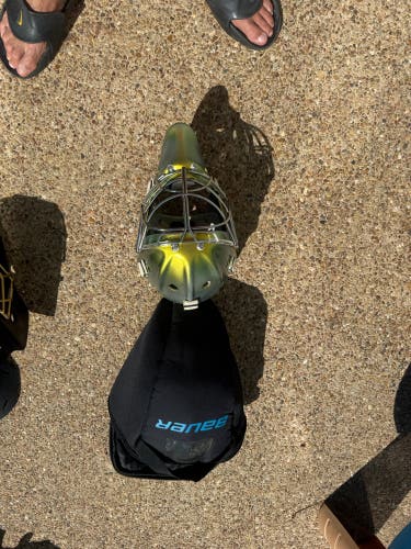 Senior Medium Bauer 960XPM Goalie Mask (Used)