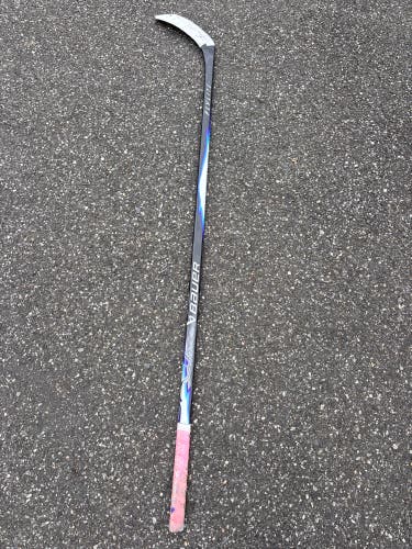 Senior Bauer Vapor Flylite Right Handed Hockey Stick P28 77 Flex (Used)