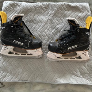 Black 2016 Bauer Supreme S160 Hockey Skates Regular Width Size 4 (Used)