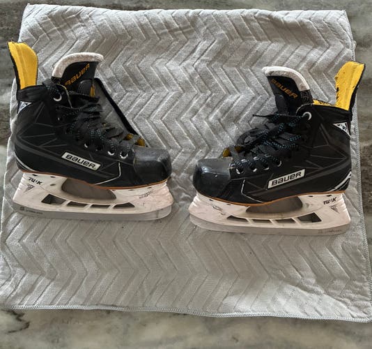 Black 2016 Bauer Supreme S160 Hockey Skates Regular Width Size 4 (Used)