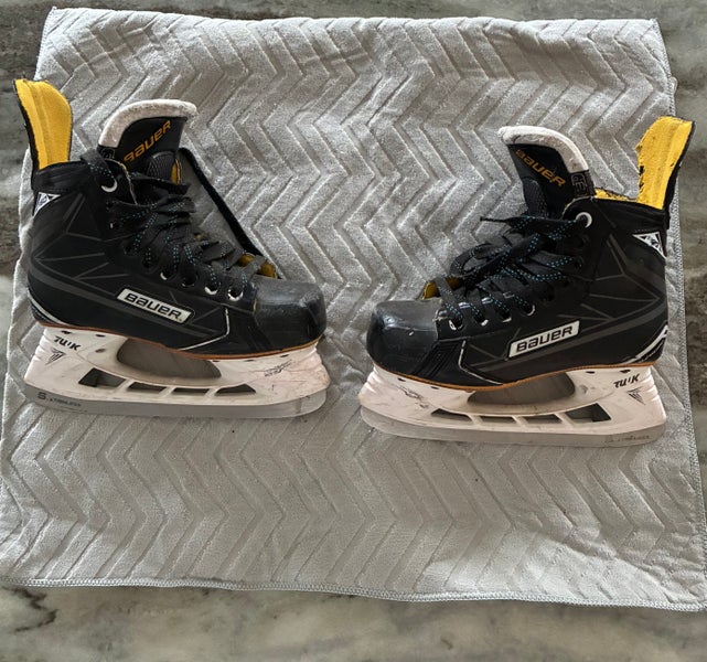 Black 2016 Bauer Supreme S160 Hockey Skates Regular Width Size 4 (Used)