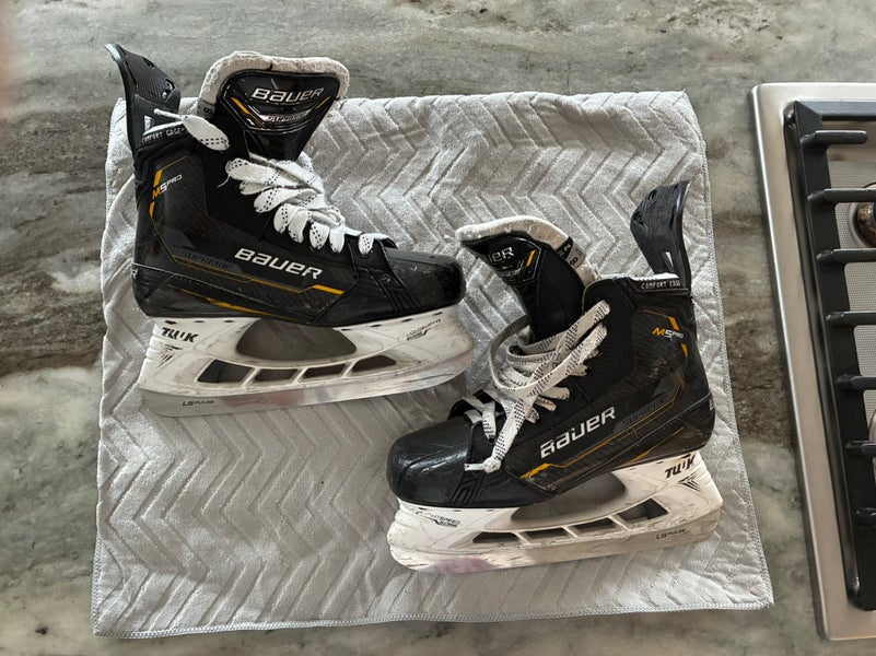 Black 2022 Bauer Supreme M5 Pro Hockey Skates Regular Width 8 (Used)