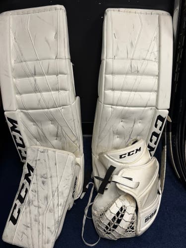 33" CCM Extreme Flex III Regular Goalie Full Set (Used)