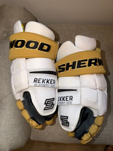Sher-Wood Rekker Legend Pro Gloves 14" (Used)