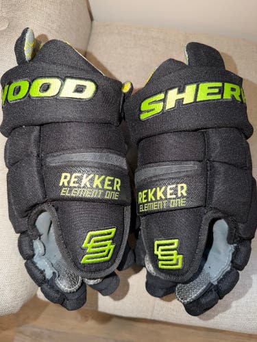 Sher-Wood Rekker Legend Pro Gloves 14" (Used)