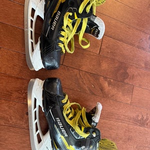 2022 Bauer Supreme M4 Hockey Skates Regular Width 13.5 (Used)