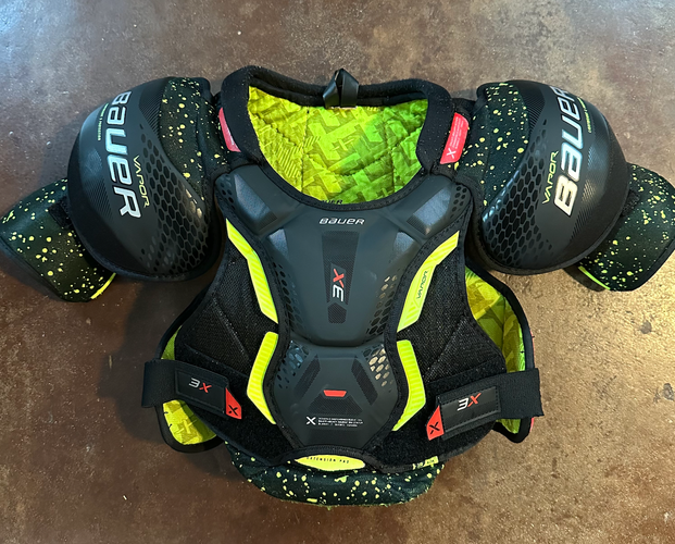 Small Junior Bauer Vapor 3X Shoulder Pads (Used)