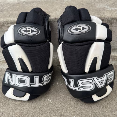 Easton X-Treme Black / White Hockey Gloves - 13.5"