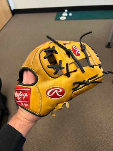 Pro Issue 217 Pattern Rawlings Heart of the Hide RH Baseball Glove 11.25" (Used)