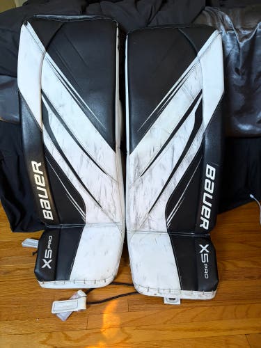 Large 2023 Bauer Vapor X5 Pro Goalie Leg Pads (Used)