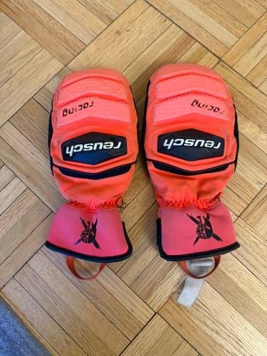 Size 7.5 Reusch Ski Gloves With Padding