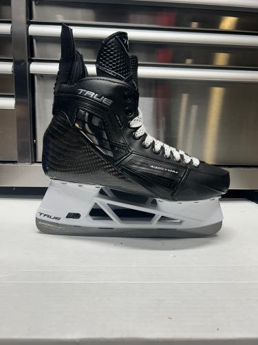 True Custom SVH Pro Skate Size 8 Regular Width (New) Pro Stock NHL