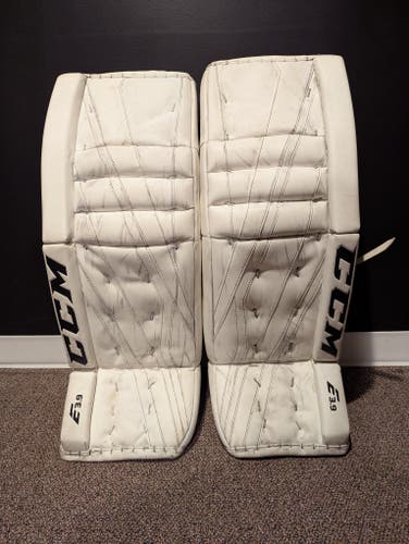 33" CCM Extreme Flex 3.9 Goalie Leg Pads