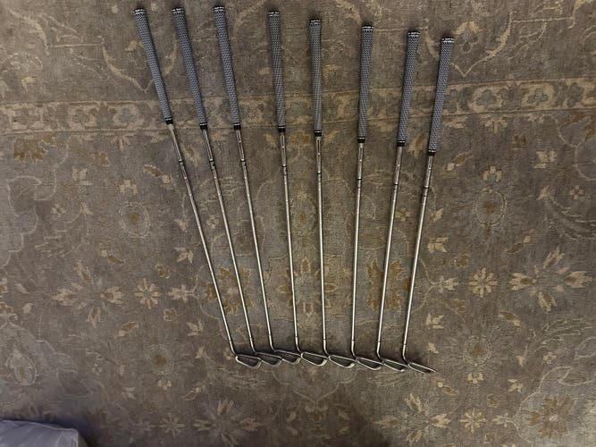 1982 Ping Eye 2 Right Handed Iron Set Regular Flex 8 Pieces Steel Shaft (Used)