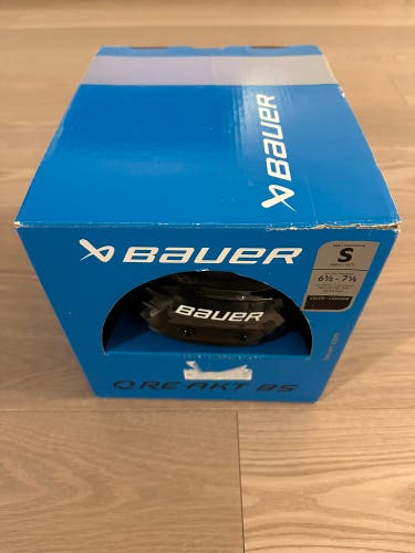 Small Bauer Re-Akt 85 Helmet (New)