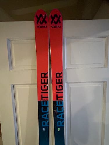 Volkl Racetiger SG-40 208cm Race Skis With Tyrolia Race 18 Bindings (Used)