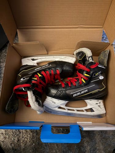 2024 Bauer Supreme M40 Hockey Skates Size 3 (Used)