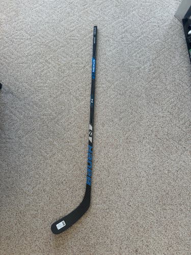 Senior Bauer Team Nexus Right Handed Hockey Stick P92 87 Flex (New)