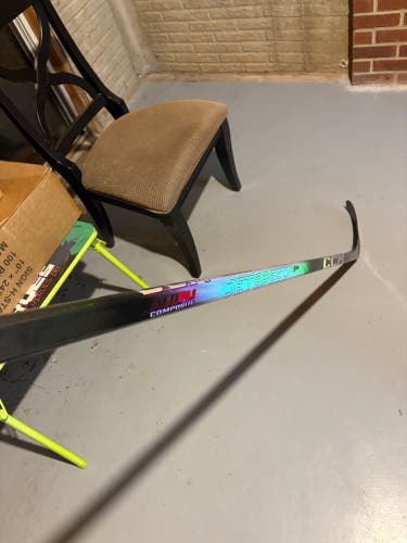 NEW Senior CCM JetSpeed FT8 Pro Right Handed Hockey Stick P28 75 Flex (New)