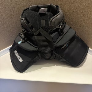 Intermediate Small Vaughn Velocity VE8 Hockey Goalie Pants (Used)