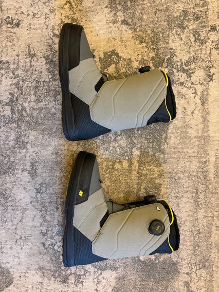 Men's Size M 12.0 (W 13.0) K2 Maysis Snowboard Boots Medium Flex (Used)