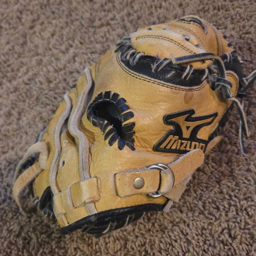 Mizuno RH Catcher's Prospect Series PowerClose Baseball Youth Glove 32.5" Game Ready
