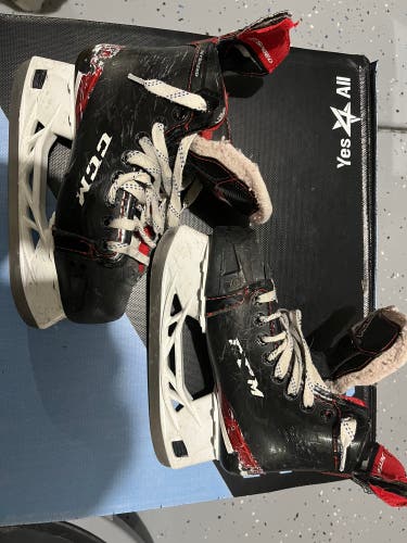 2021 CCM JetSpeed FT475 Hockey Skates Regular Width Size 3.5 (Used)