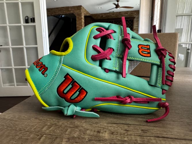 Wilson A1000 RH Baseball Glove 11.5" (New)