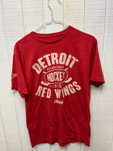 NHL Detroit Red Wings Men’s Small Red Graphic Tee Sportswear Hockey CCM Michigan