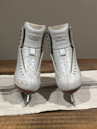 Jackson Ultima Freestyle Figure Skates B Adult 6 (Used)