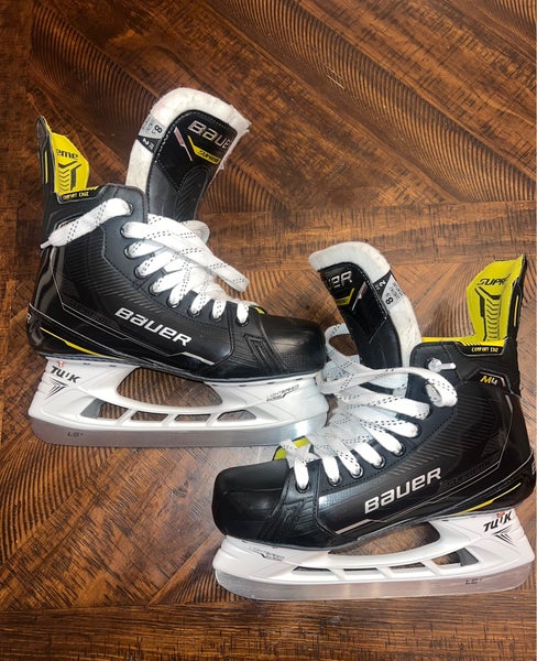 2022 Bauer Supreme M4 Hockey Skates Regular Width 8.5 (Used)