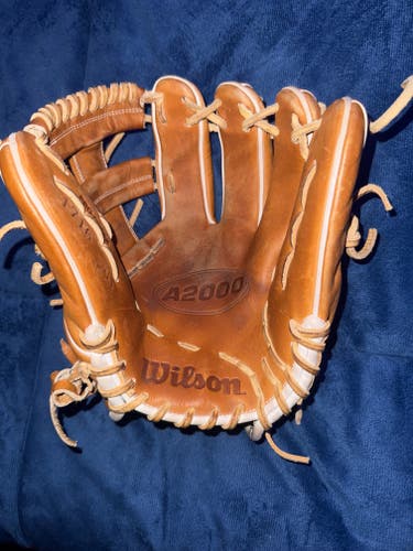 2023 RH Wilson A2000 1716 Baseball Glove 11.5" (Used)