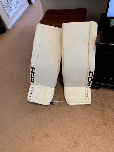 33" 2025 CCM Extreme Flex 7 Goalie Leg Pads (New)