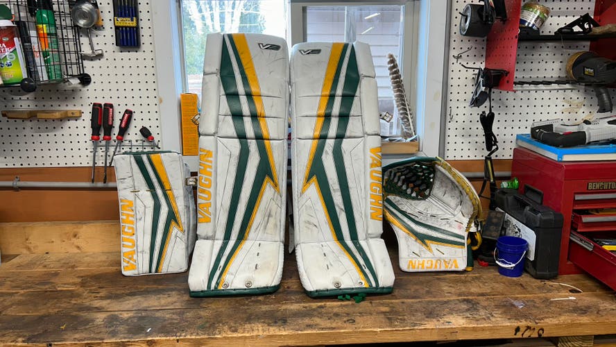 34" Vaughn V9 Pro Carbon Regular Goalie Full Set Pro Stock (Used)