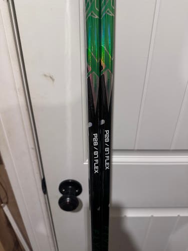 Senior Bauer Vapor Flylite Left Hand Hockey Stick P28 87 Flex (New)