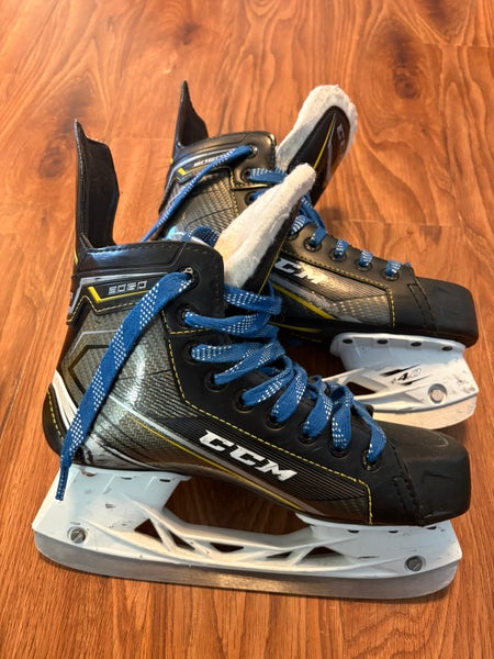 2018 CCM Tacks 9060 Hockey Skates Regular Width Size 5.5 (Used)