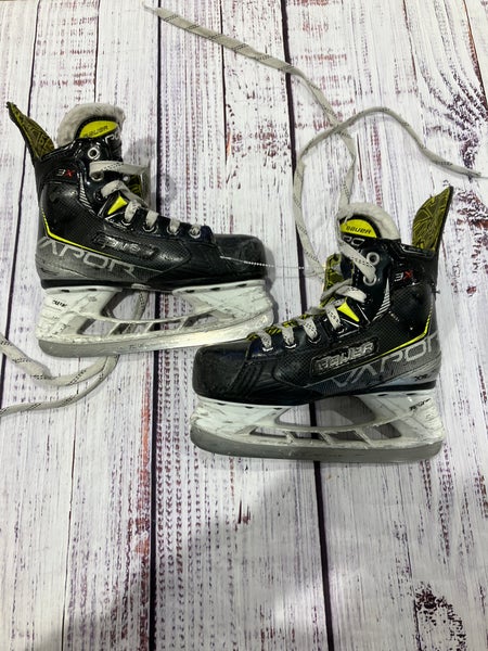 Youth Bauer Vapor 3X Hockey Skates Regular Width 13.5 (Used)