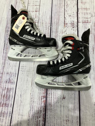 Junior Bauer Vapor X3.5 Hockey Skates Regular Width Size 3.5 (New)
