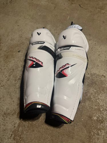 Intermediate Bauer Vapor Flypro 14" Shin Pads (New)