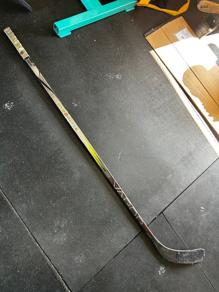 Senior Bauer Vapor Hyperlite 2 Right Handed Hockey Stick P88 87 Flex (Used)