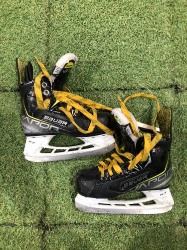 Youth Bauer Vapor 3X Hockey Skates Regular Width 11 (Used)
