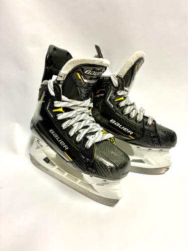 2022 Bauer Supreme M5 Pro Hockey Skates Extra Wide Width Size 1 (Used)