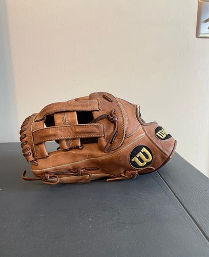 Wilson A2000 LH Outfield Baseball Glove 12.75" (Used)