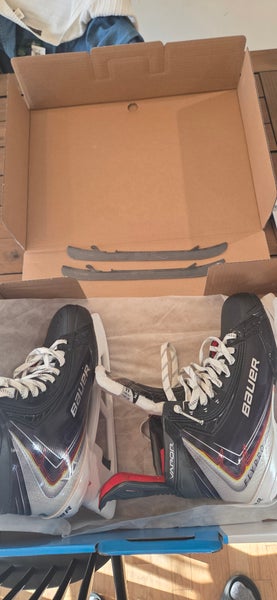 2025 Bauer Vapor Flypro Hockey Skates Regular Width (Used)