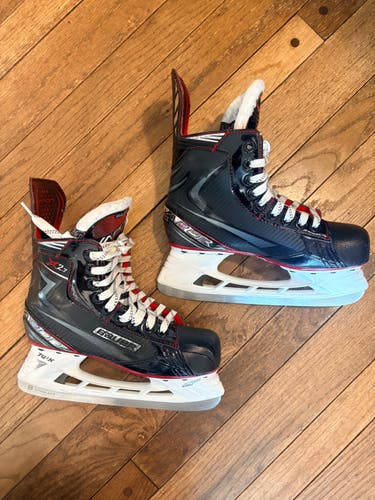 Black Bauer Vapor Hockey Skates Regular Width Size 5 (Used)