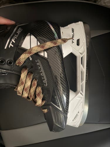 2024 True Catalyst 9x4 Hockey Skates Extra Wide Width 9.5 (Used)
