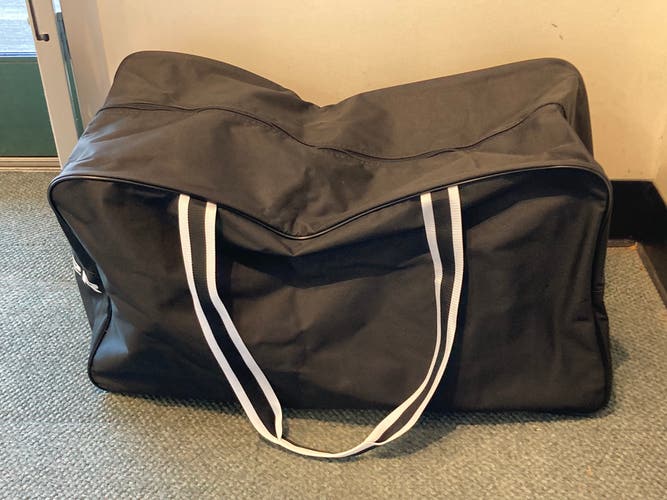 NEW Bauer 650 TFS Hockey Duffle Bag | 33″ × 18″ × 15″