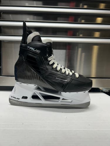 True Custom SVH Pro Skate Size 8 Regular Width (New) Pro Stock NHL
