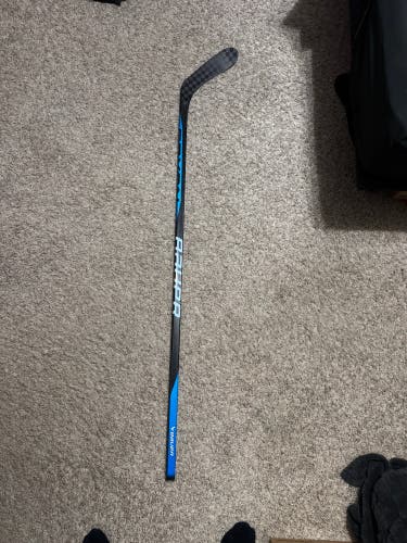 Senior Bauer Team Nexus Right Handed Hockey Stick P28 87 Flex (New)