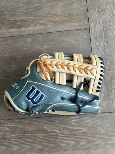 2024 Wilson A2000 RH Outfield Baseball Glove 12.75" (Used)
